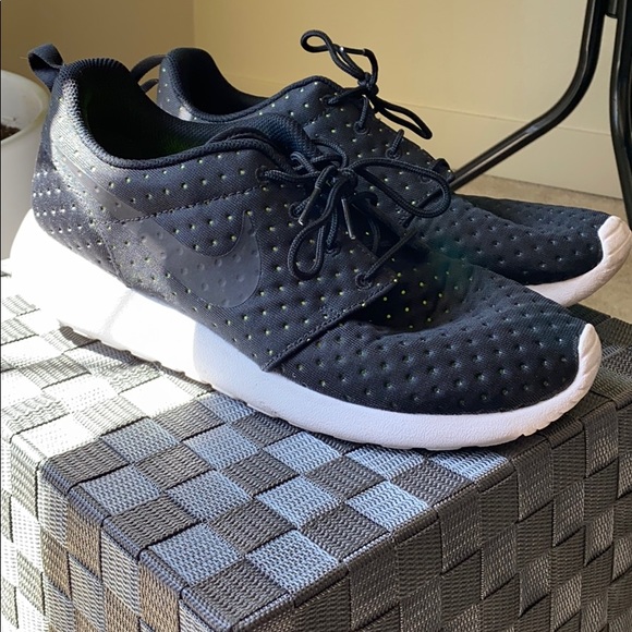 nike men's roshe one se shoes